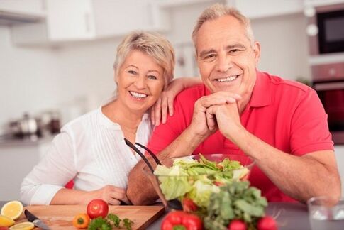 60 yaşından sonra gücü artırmak için sebze salatası